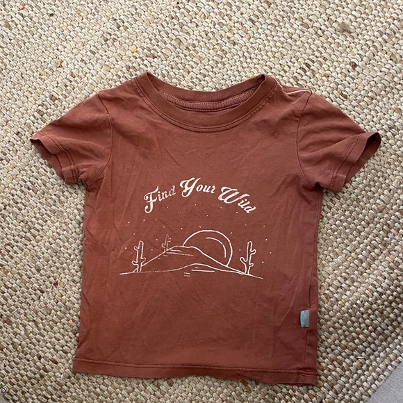 Feather 4 Arrow T-Shirt - Find Your Wild - Picture 1 of 5